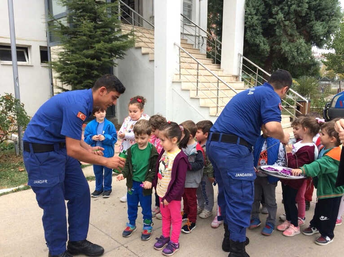 Kırmızı Düdük" Kampanyasına Miniklerden Destek