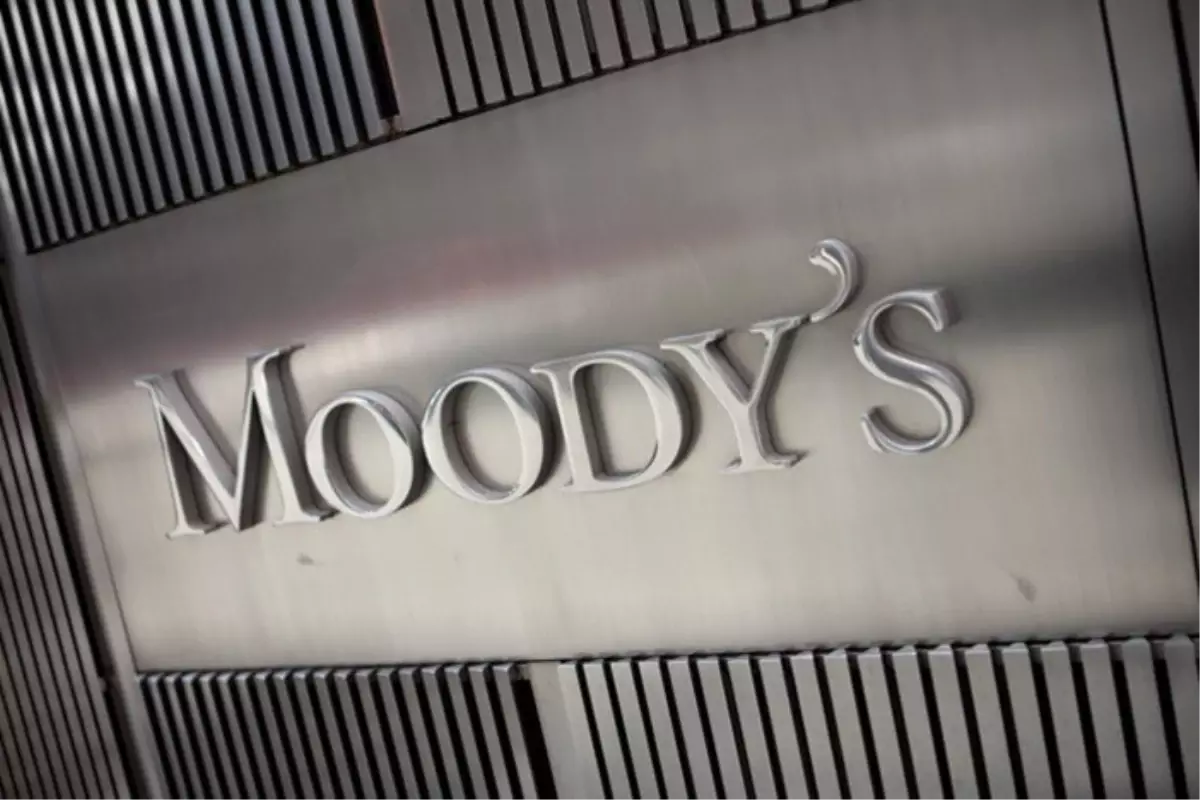 Moody\'s İtalya\'nın Kredi Notunu Düşürdü