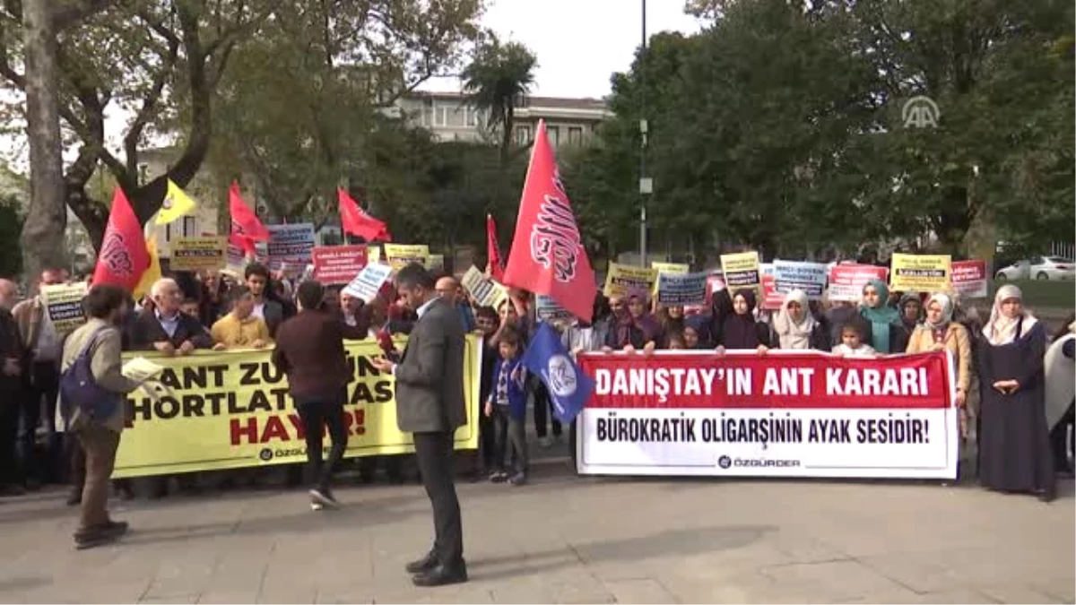 Özgür-Der Üyeleri, Danıştay\'ın "Öğrenci Andı" Kararını Protesto Etti