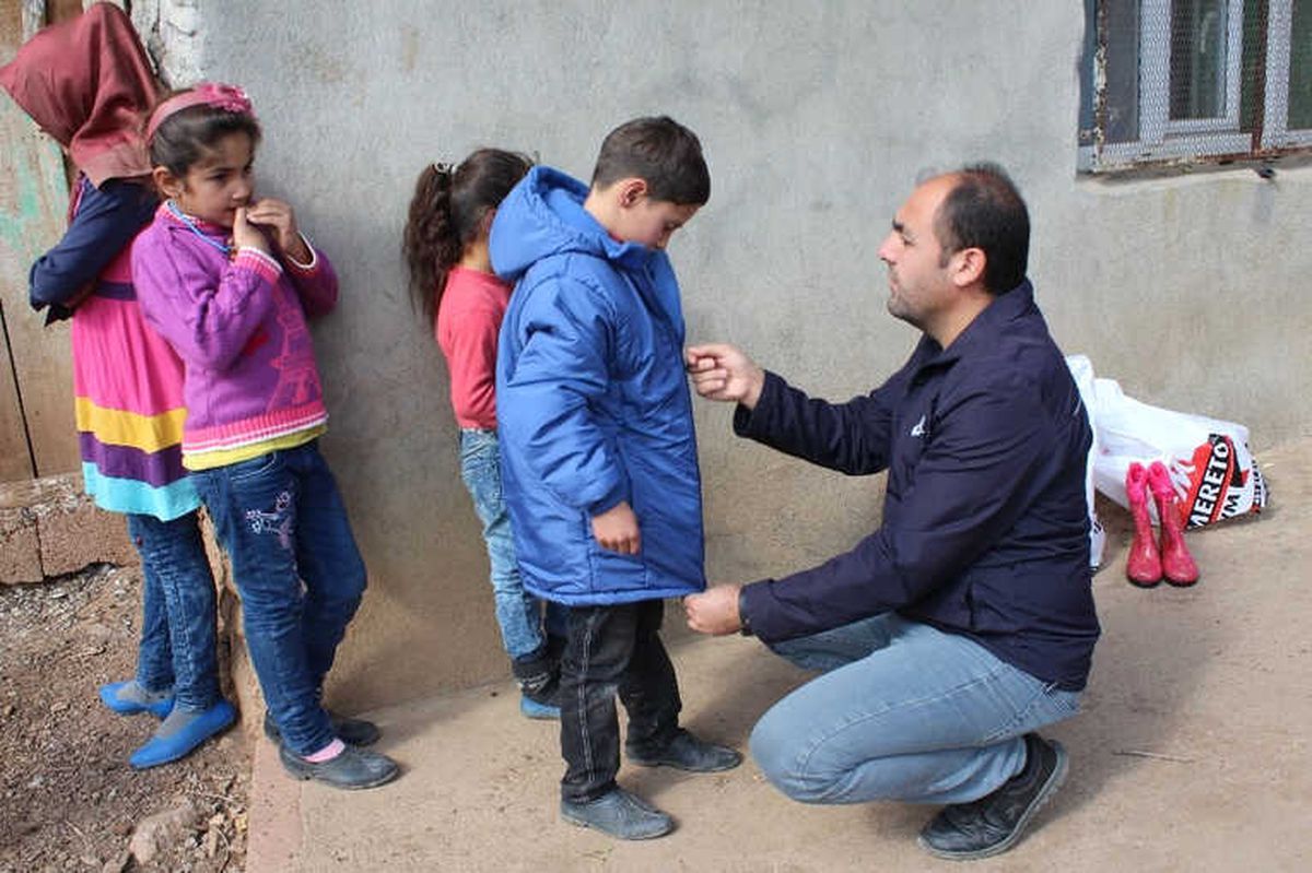 Şehit Yakınları Derneği\'nden 70 Çocuğa Kışlık Elbise