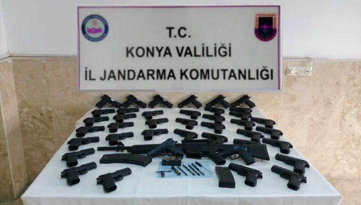 Silah Ürettiği Evinde 40 Tabanca ve Bir Tüfekle Yakalandı