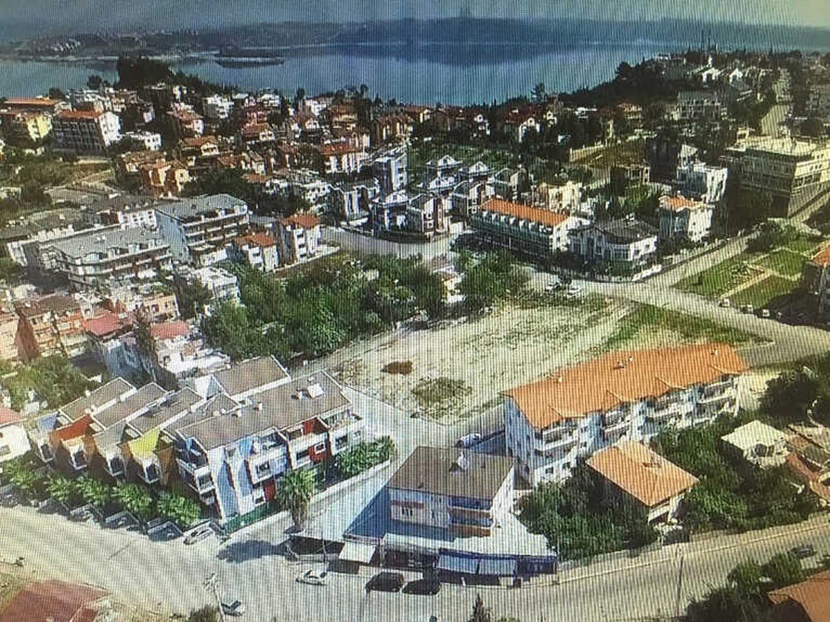 Vatandaşı Dolandırıp Göl Manzaralı Ev Kiralayarak Vıp Minibüsle Eğlenmeye Gittiler