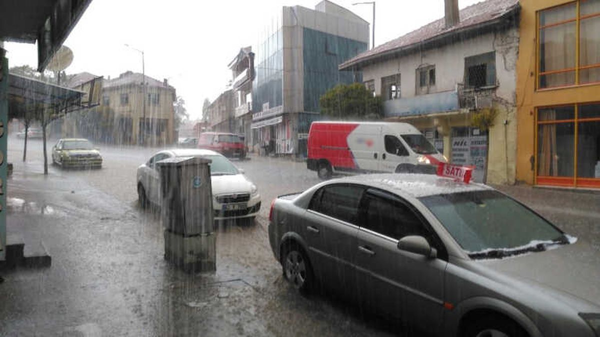 Yunak\'ta Şiddetli Yağış