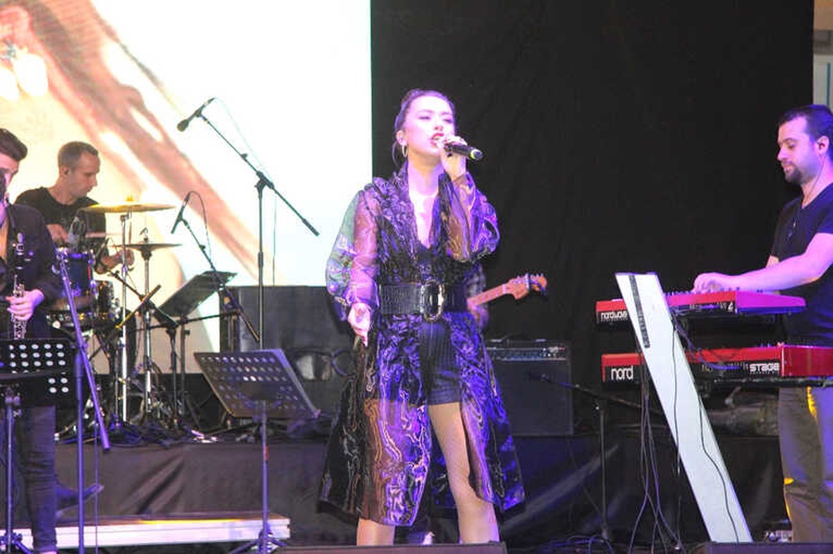 Zeytinyağı Festivali\'nde Tuğba Yurt Coşkusu