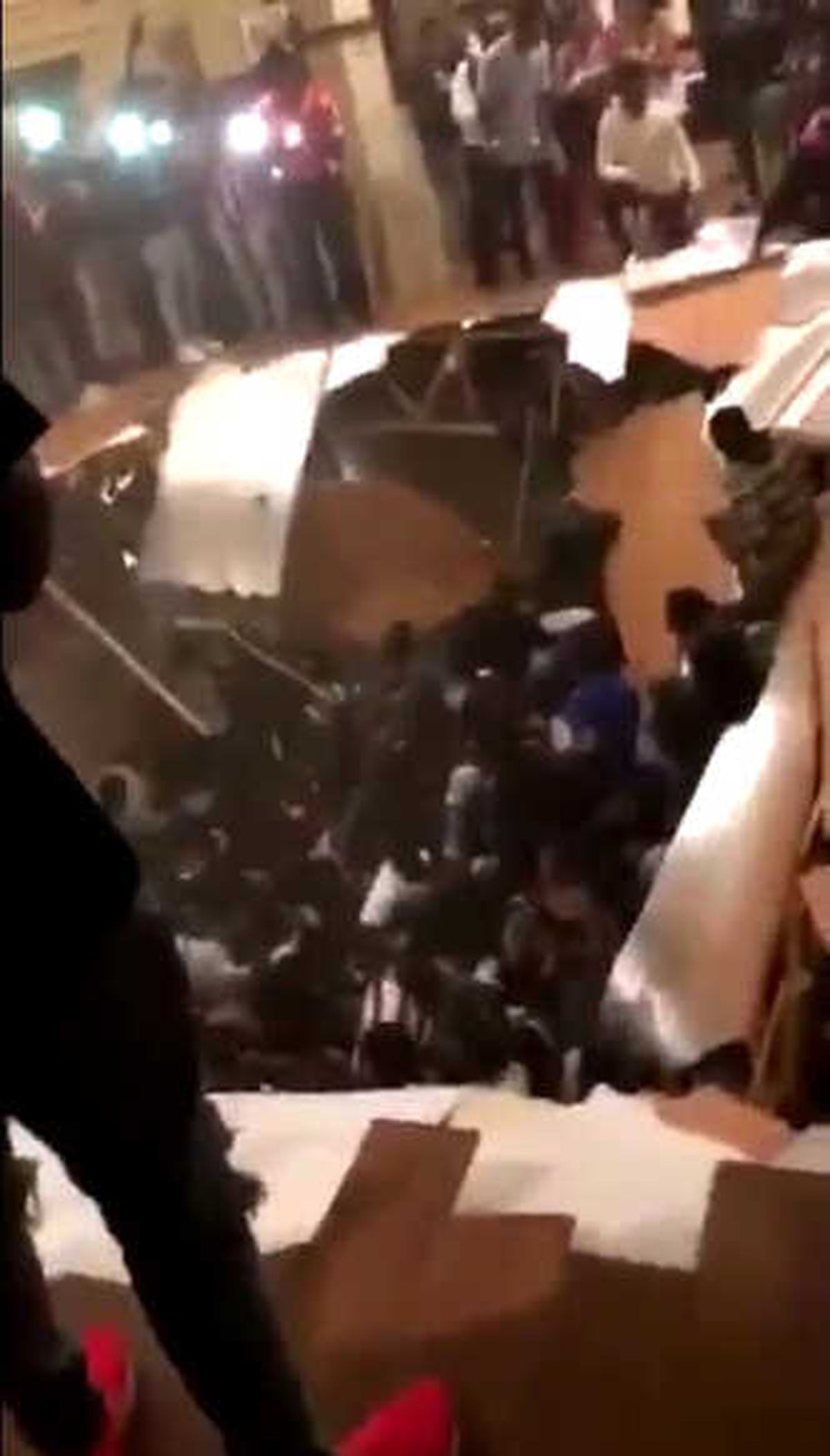 ABD\'de Apartman Dairesinin Zemini Çöktü: 30 Yaralı