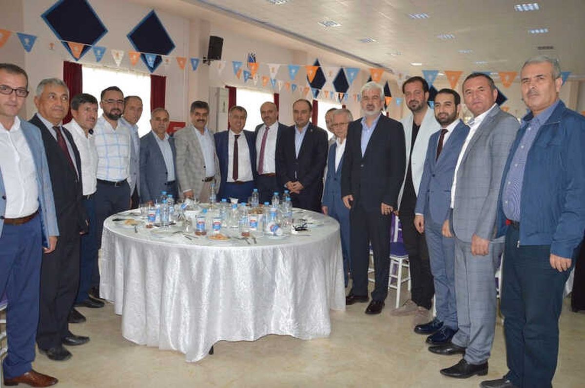 AK Parti Mahalle Başkanları \'Büyükşehir\'e Kilitlendi