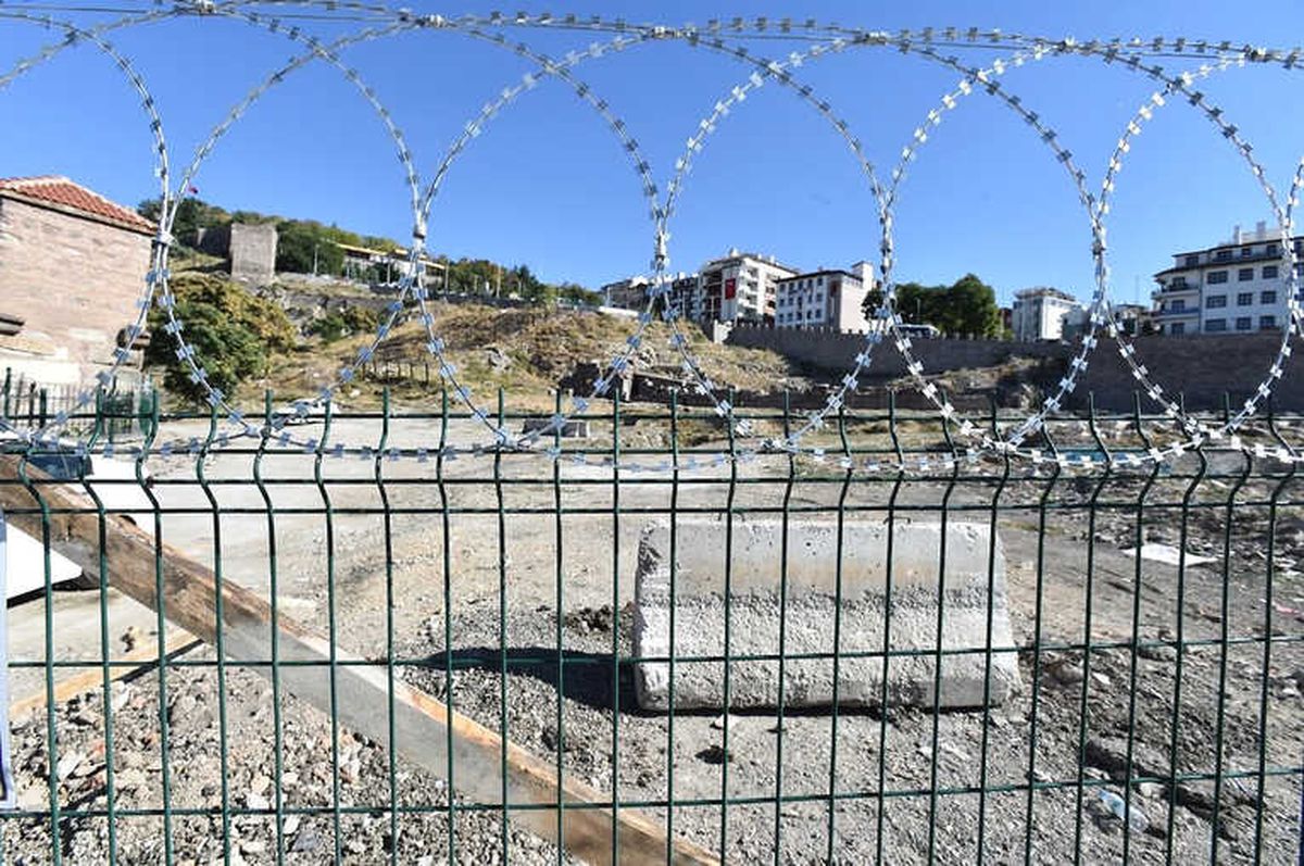 Antik Roma Tiyatrosu\'na Büyükşehir Koruması