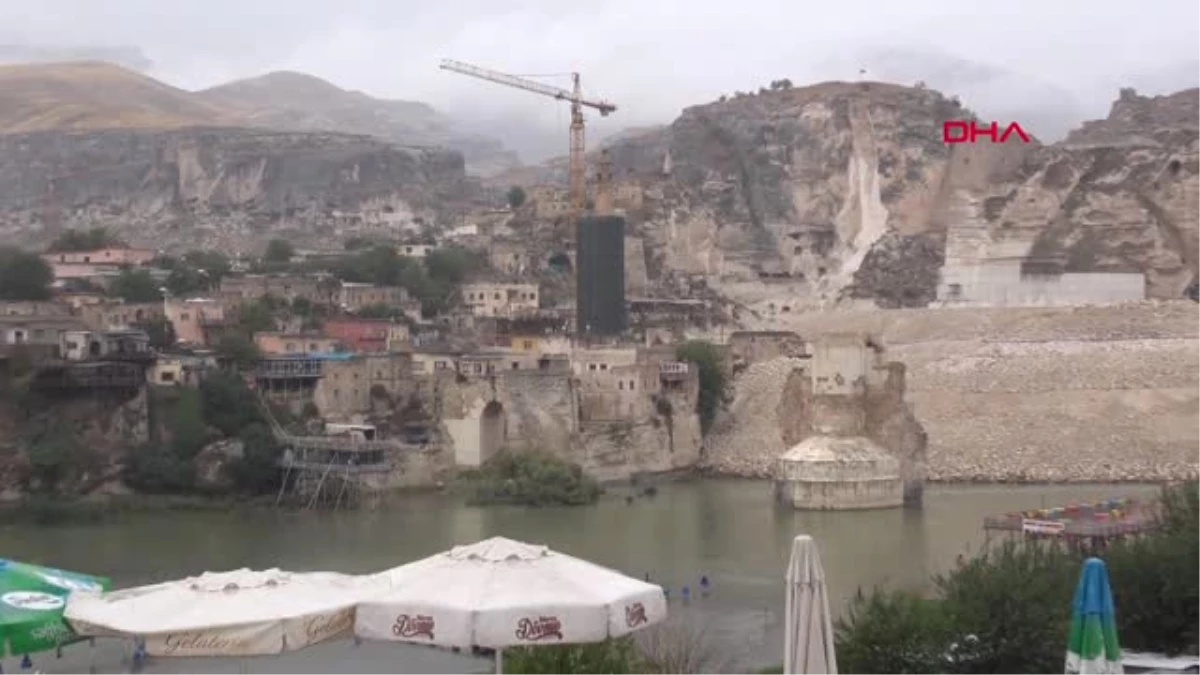 Batman Süleyman Koç Camii Minaresindeki Taşları En İyi Ustalar Yerleştirecek