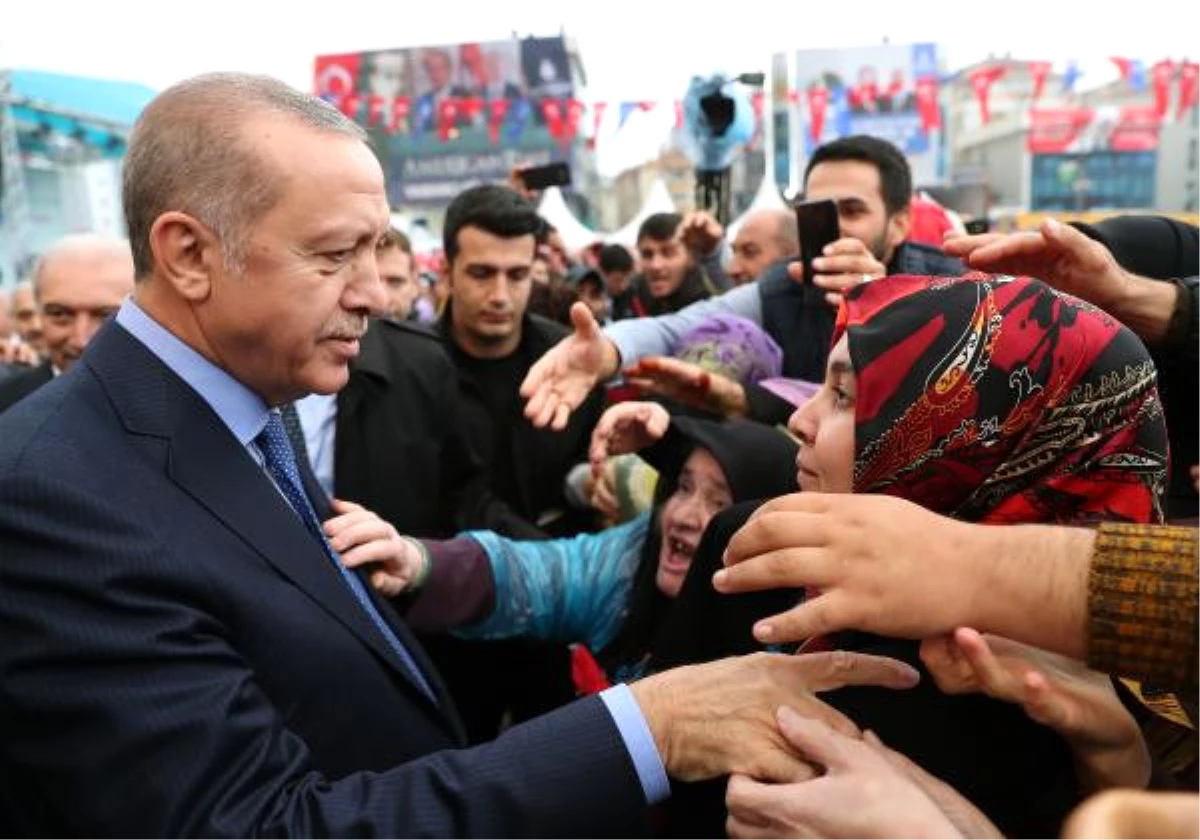 Cumhurbaşkanı Erdoğan\'ın Katılımıyla Metro Hattının İlk Seferi Yapıldı