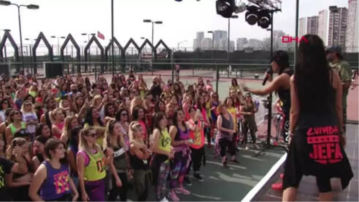 İzmir Mavişehir Sports International Spor Merkezi\'nde Loretta Bates Rüzgarı