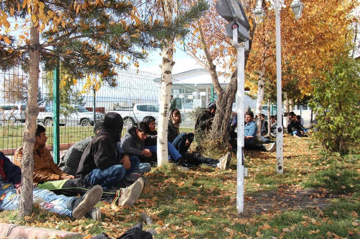 Kaçak Göçmenleri Ankara Diye Ardahan\'a Bıraktılar