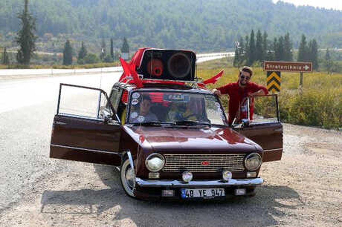 Klasik Otomobillerle 3 Bin Yıllık Antik Kente Tarihi Yolculuk