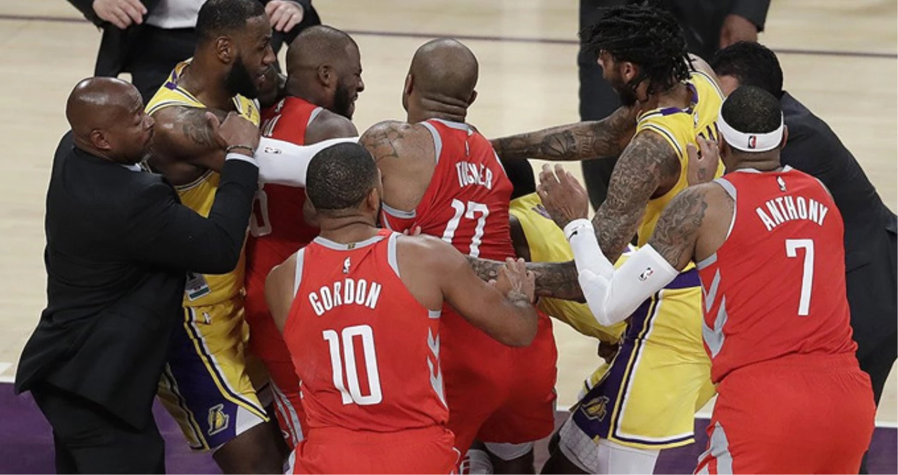 NBA\'de Lakers-Rockets Maçında Kavga Çıktı