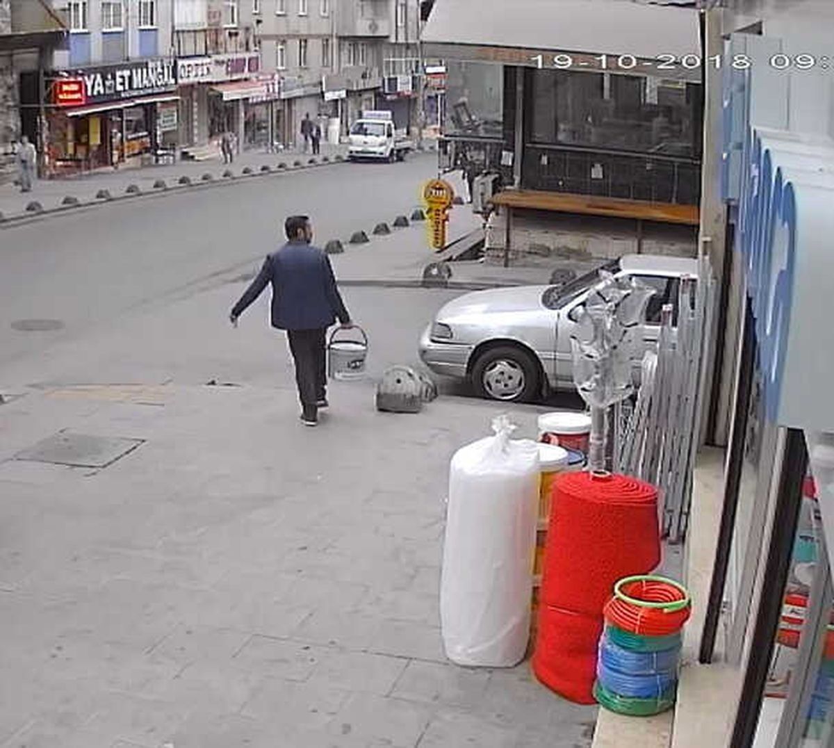 Hırsız Önce Adres Tarifi Yaptı, Sonra 20 Kilogramlık Boya Çaldı