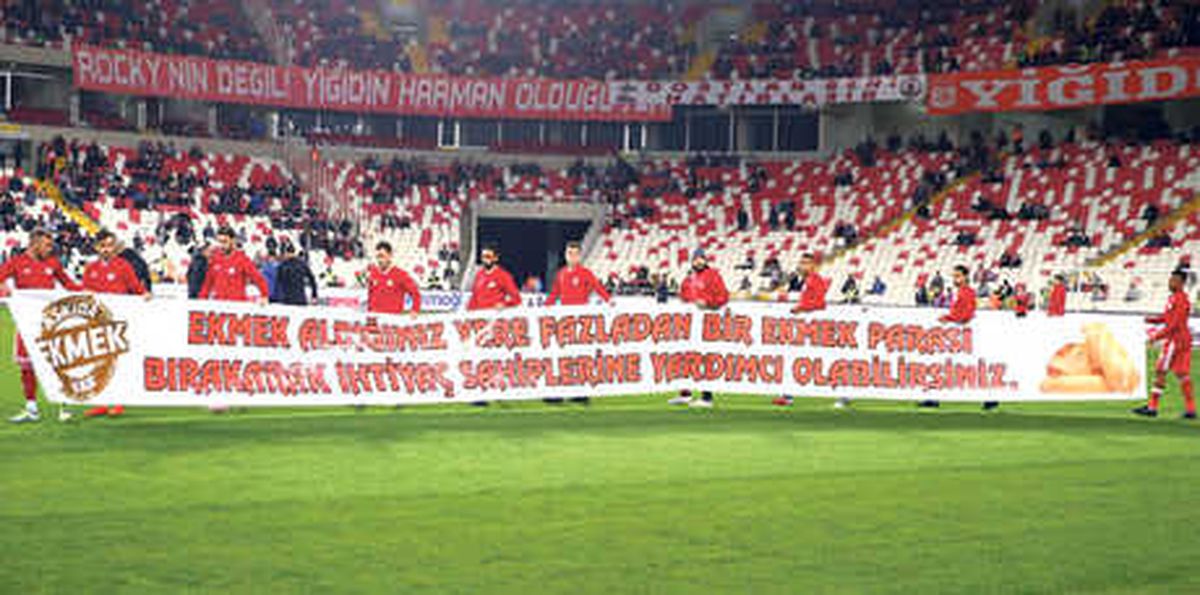 Sivas\'ta Anlamlı Pankartlar