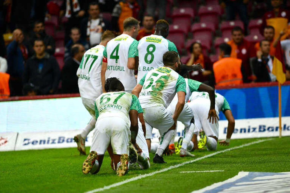Timsah Az Yiyor Ama Az da Atıyor