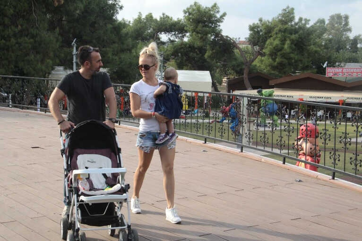 Yaya Olarak Girdikleri Plajda 12 TL\'lik Otopark Ücreti Ödediler