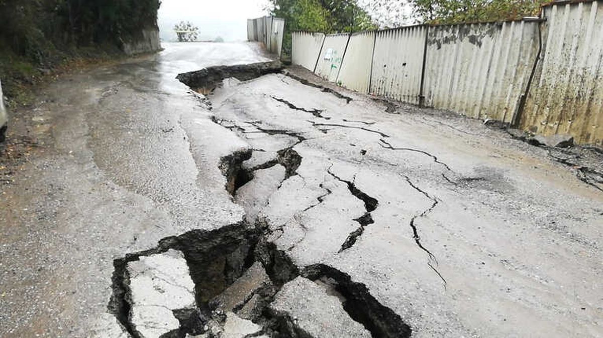 Zonguldak\'ta Mahalle Yolu Çöktü