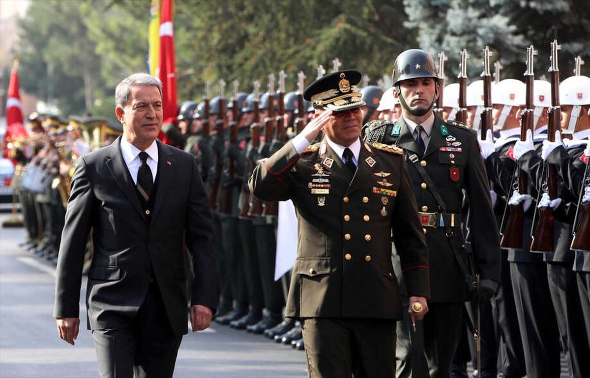 Akar, Venezuela Savunma Bakanı Lopez ile Görüştü