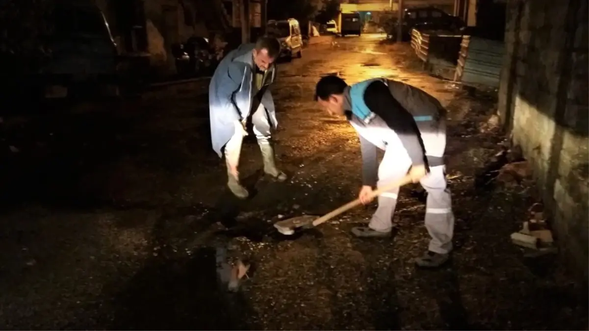 Alanya Belediyesi Ekiplerinin Yağmur Mesaisi