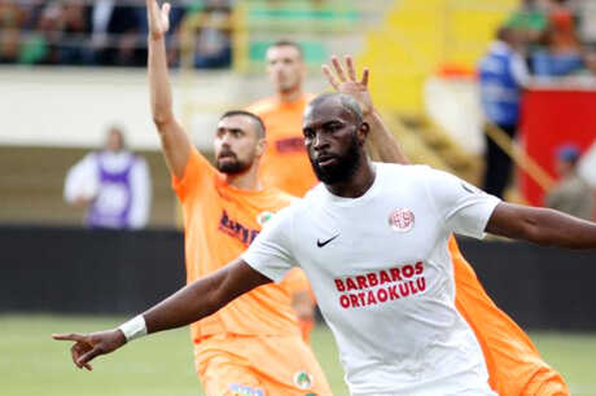 Antalyaspor, Maça \'Barbaros Ortaokulu\' Yazılı Formayla Çıktı