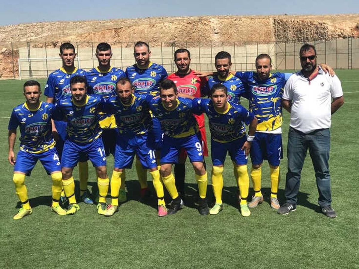 Arazilerini Satıp Futbol Takımı Kurdular