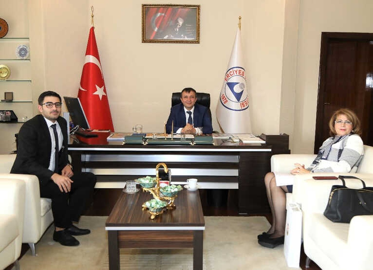 Azerbaycan Büyükelçiliği Eğitim Müşaviri Nesibova, Rektör Çalış\'ı Ziyaret Etti