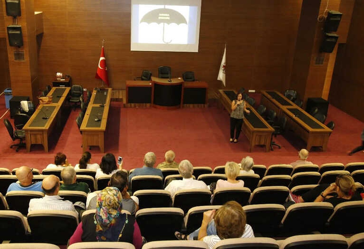 Döşemealtı\'nda Alzheimer Hastalığı Konuşuldu