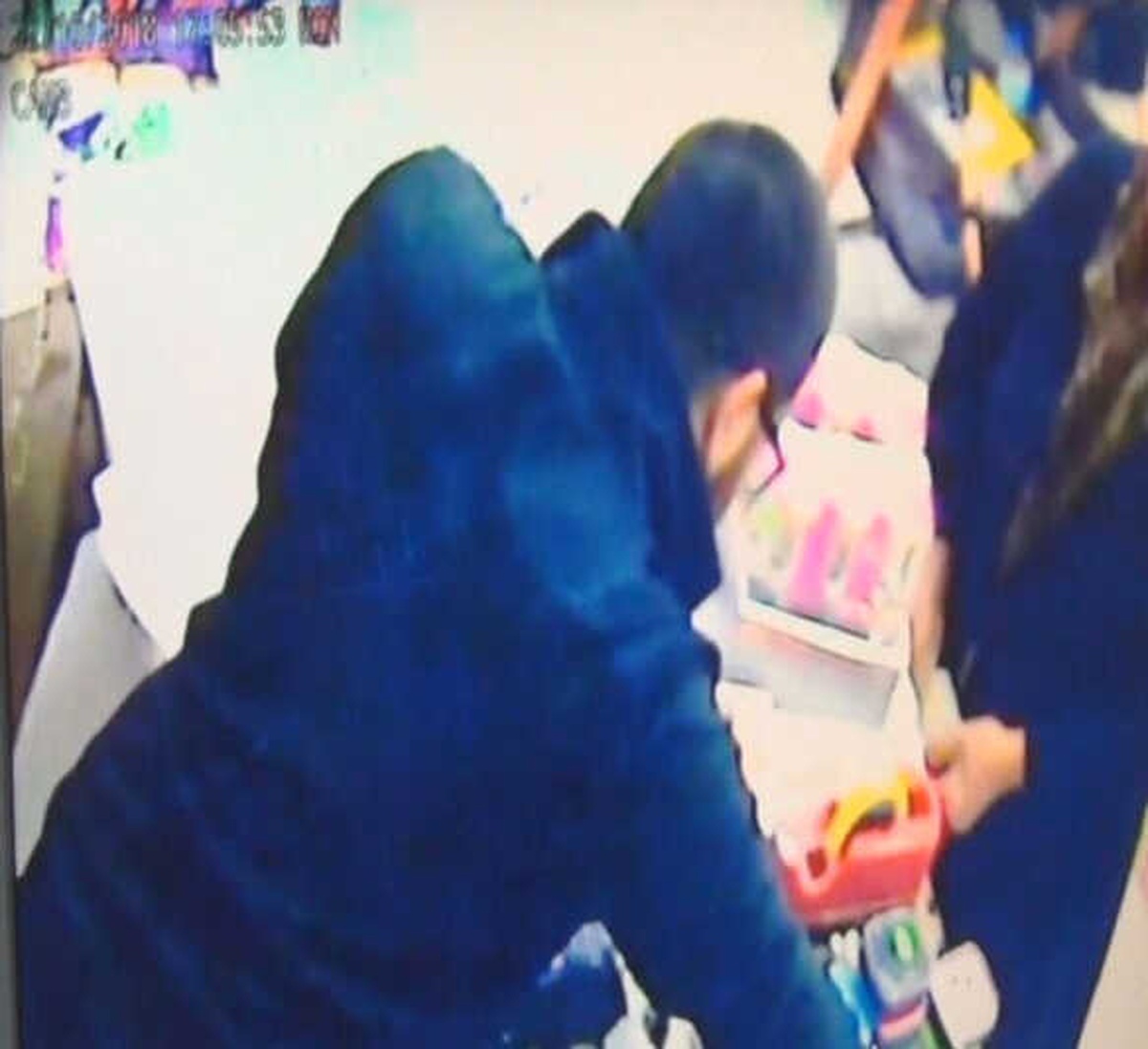 Dükkan Sahibinin Tezgah Üzerinde Unuttuğu Çek Koçanı ve Parası Çalındı