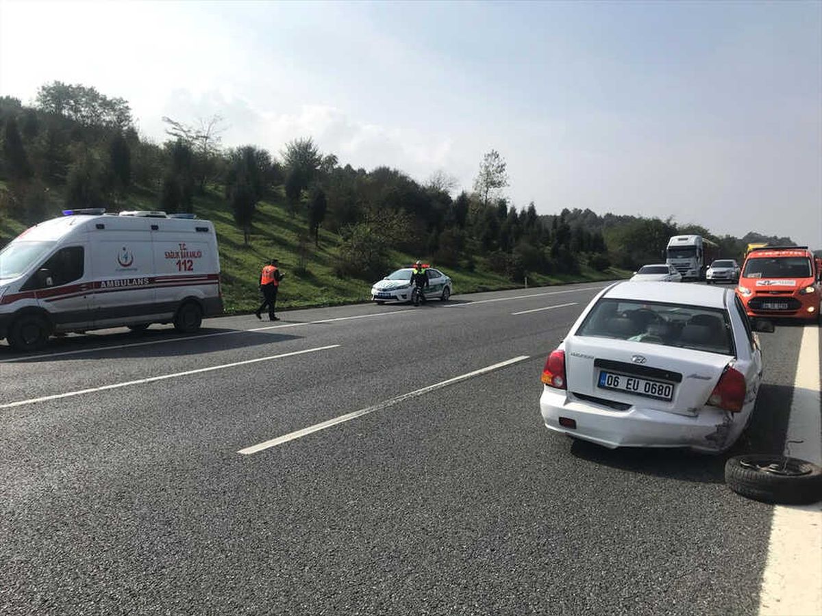 Düzce\'de Trafik Kazası: 2 Yaralı