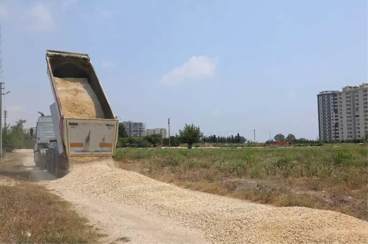 Erdemli Belediyesi Yol Çalışmalarını Çeşmeli\'de Sürdürdü