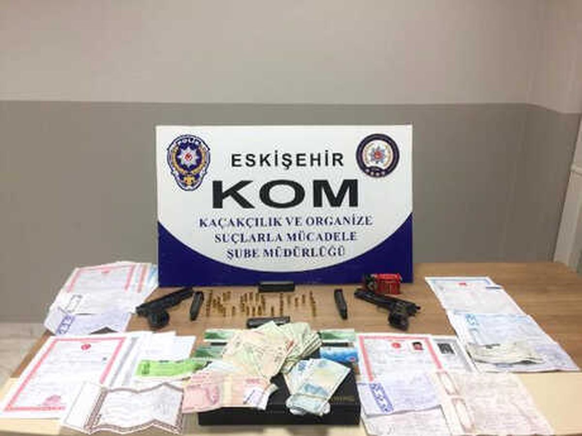 Eskişehir\'de Tefecilik Yaptıkları İddiasıyla 3 Kişi Yakalandı