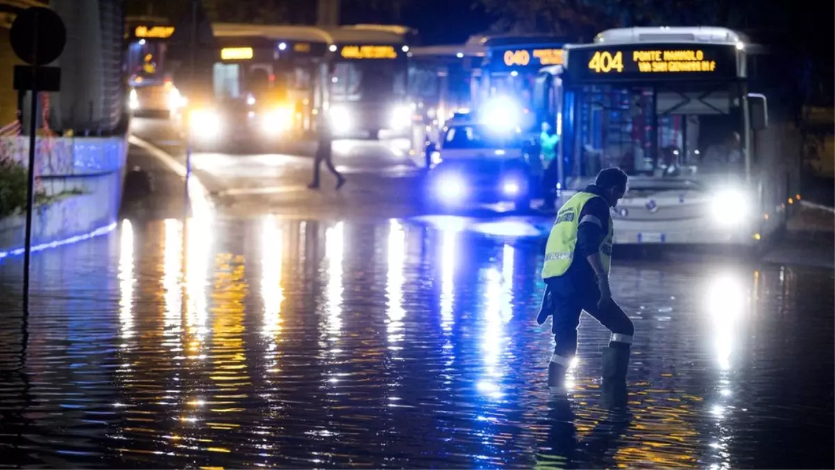 Fotoğraflarla: Roma\'da Dolu Fırtınası ve Sel