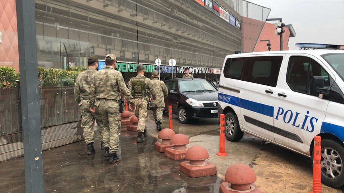 Gaziantep\'te Havaya Ateş Açan Asker İkna Edilerek Gözaltına Alındı