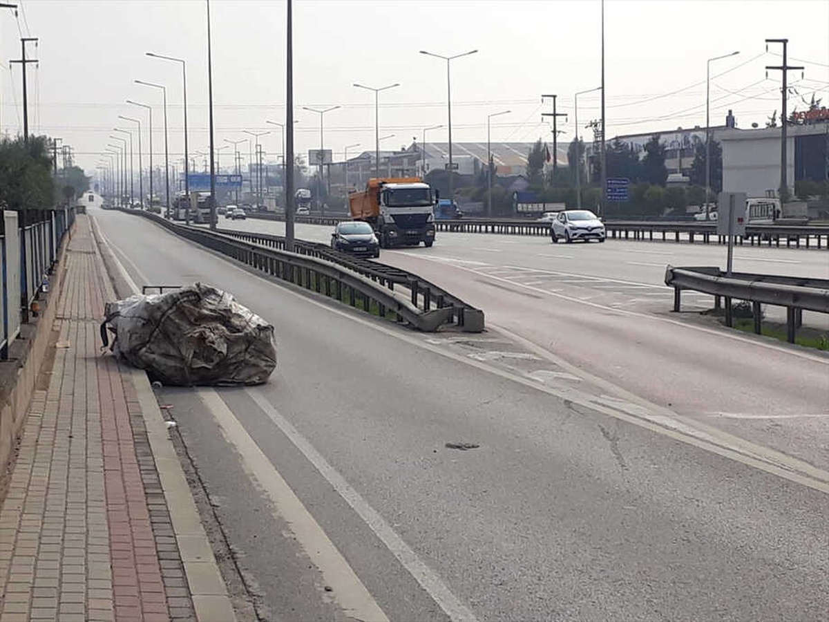 Gebze\'de Minibüs Yayaya Çarptı: 1 Yaralı