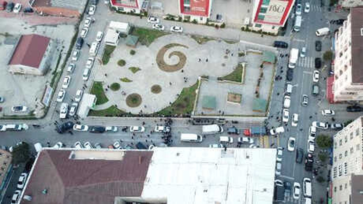Havadan Fotoğraflarla) - Konsolosluk Aracının Bulunduğu Otopark Çevresindeki Hareketlilik