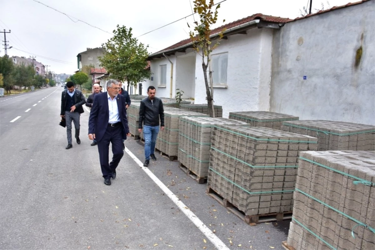 İnönü\'de Kilit Taş Çalışmaları Merkez Mahallelerde Devam Ediyor