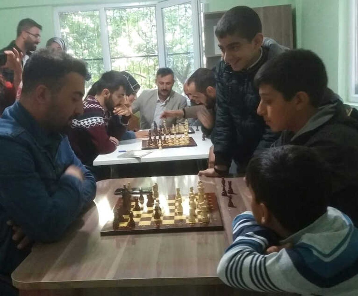 İşitme Engelliler, Satranç Oynadı