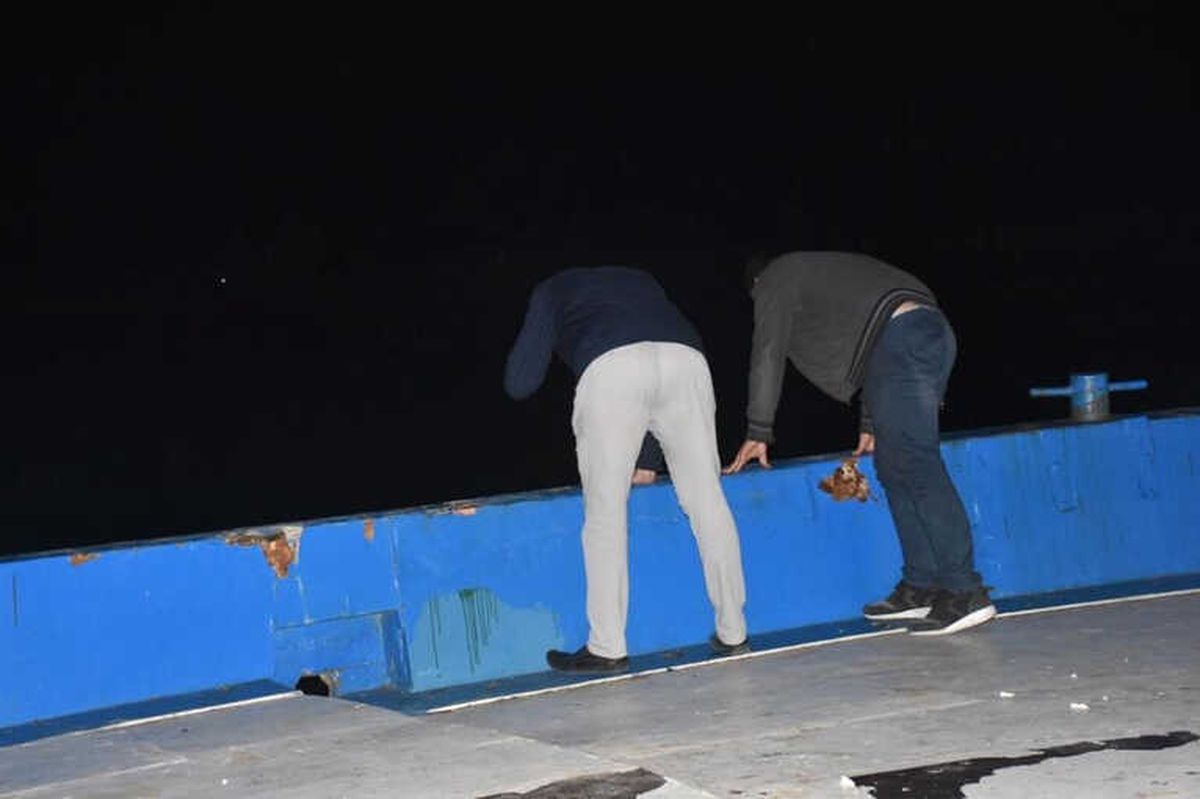 İzmir\'de Otomobil Denize Düştü: 1 Yaralı