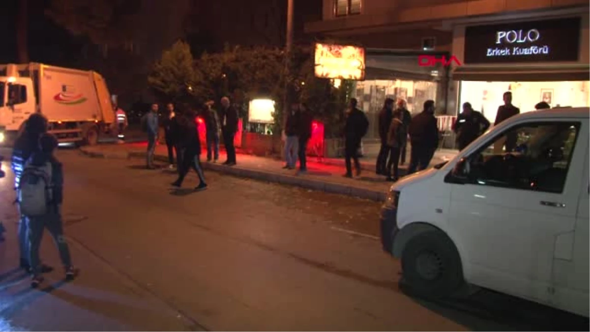 Kadıköy\'de Dehşet Bir Kişi Önüne Geleni Bıçakladı; 9 Yaralı