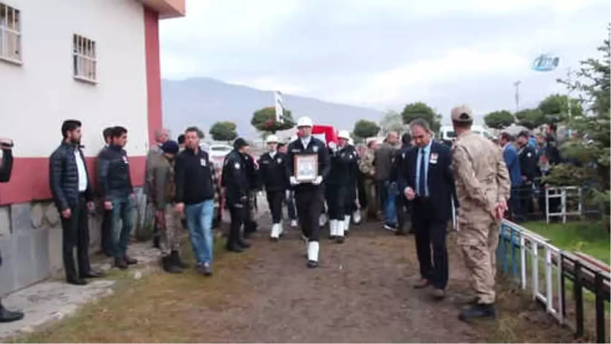 Kalp Krizi Sonucu Şehit Düşen Genç Polis Memuru Toprağa Verildi