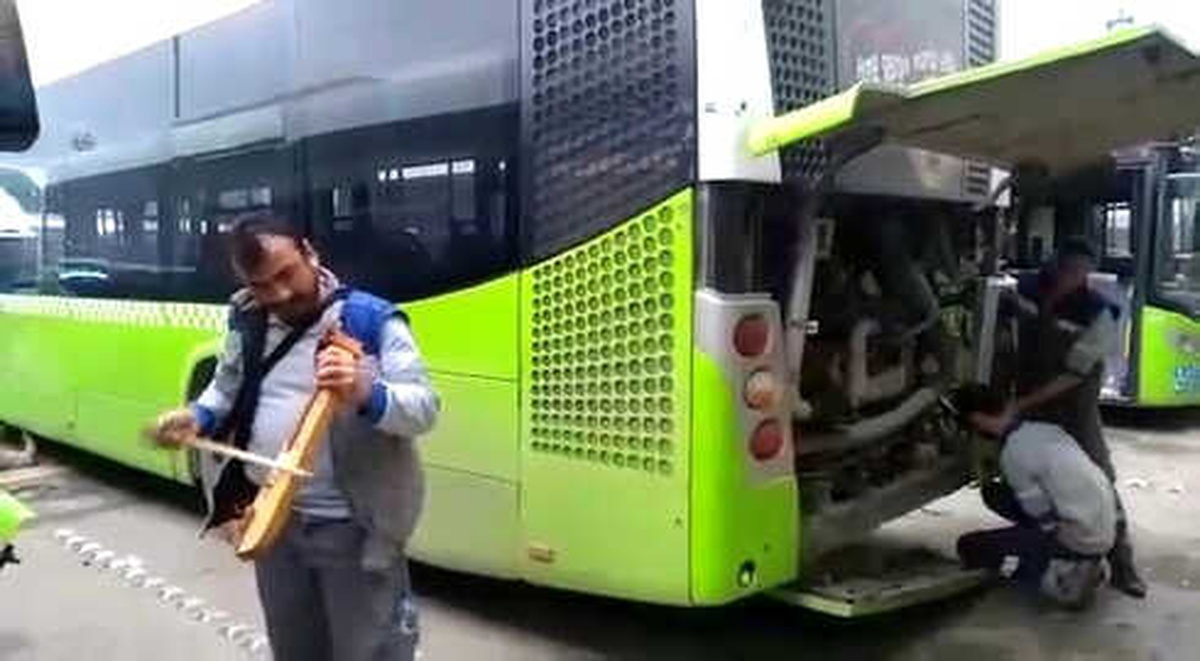 Kemençeli Türkülü Otobüs Tamiri