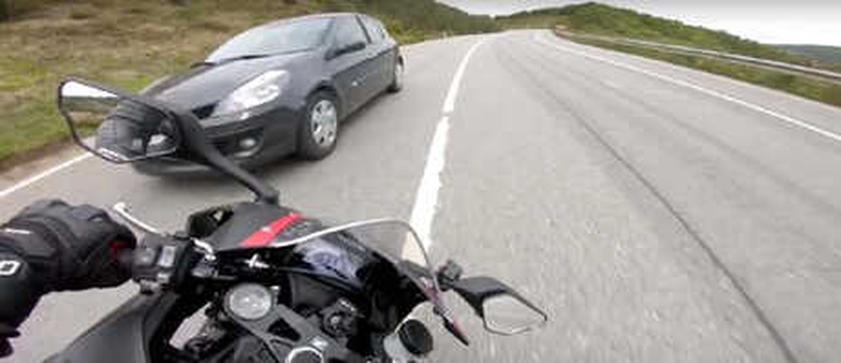 Lüks Araç ile Motosikletin Yarışı Facia ile Bitiyordu