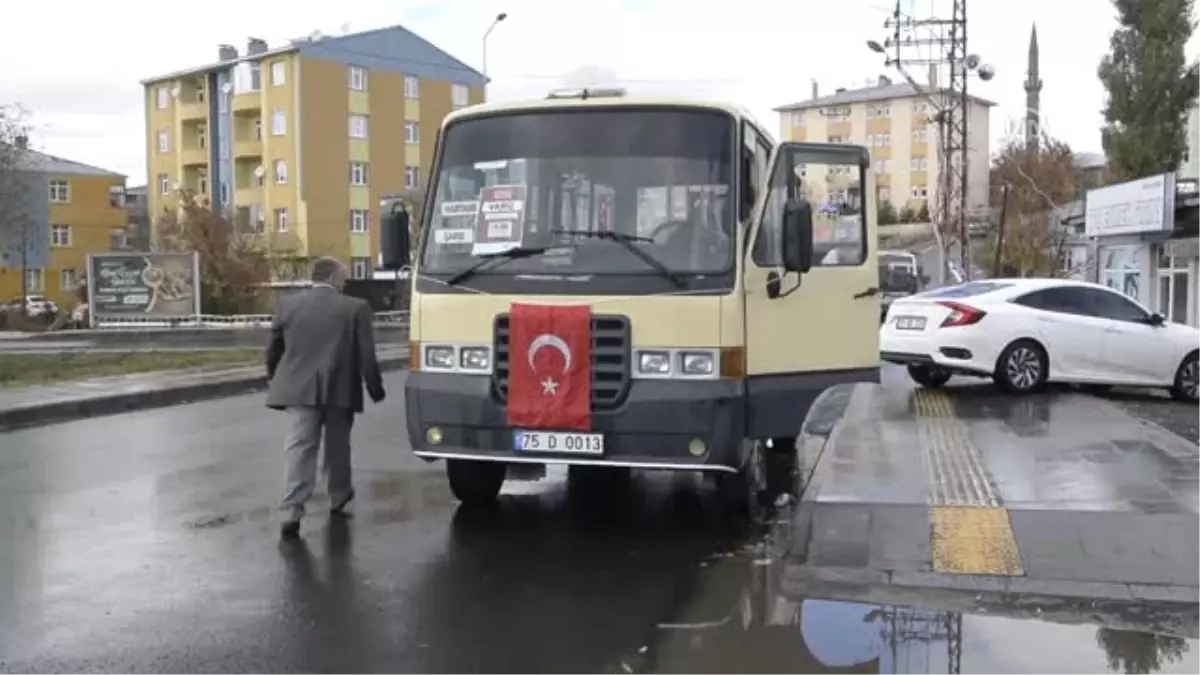 Minibüsüyle Öğrencileri 1 Liraya Taşıyacak