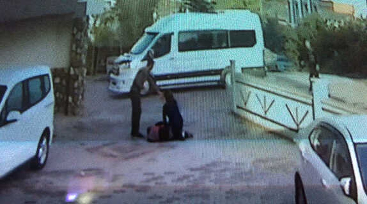 Okula Giderken Anne ve Kızına Sokak Köpeği Saldırdı