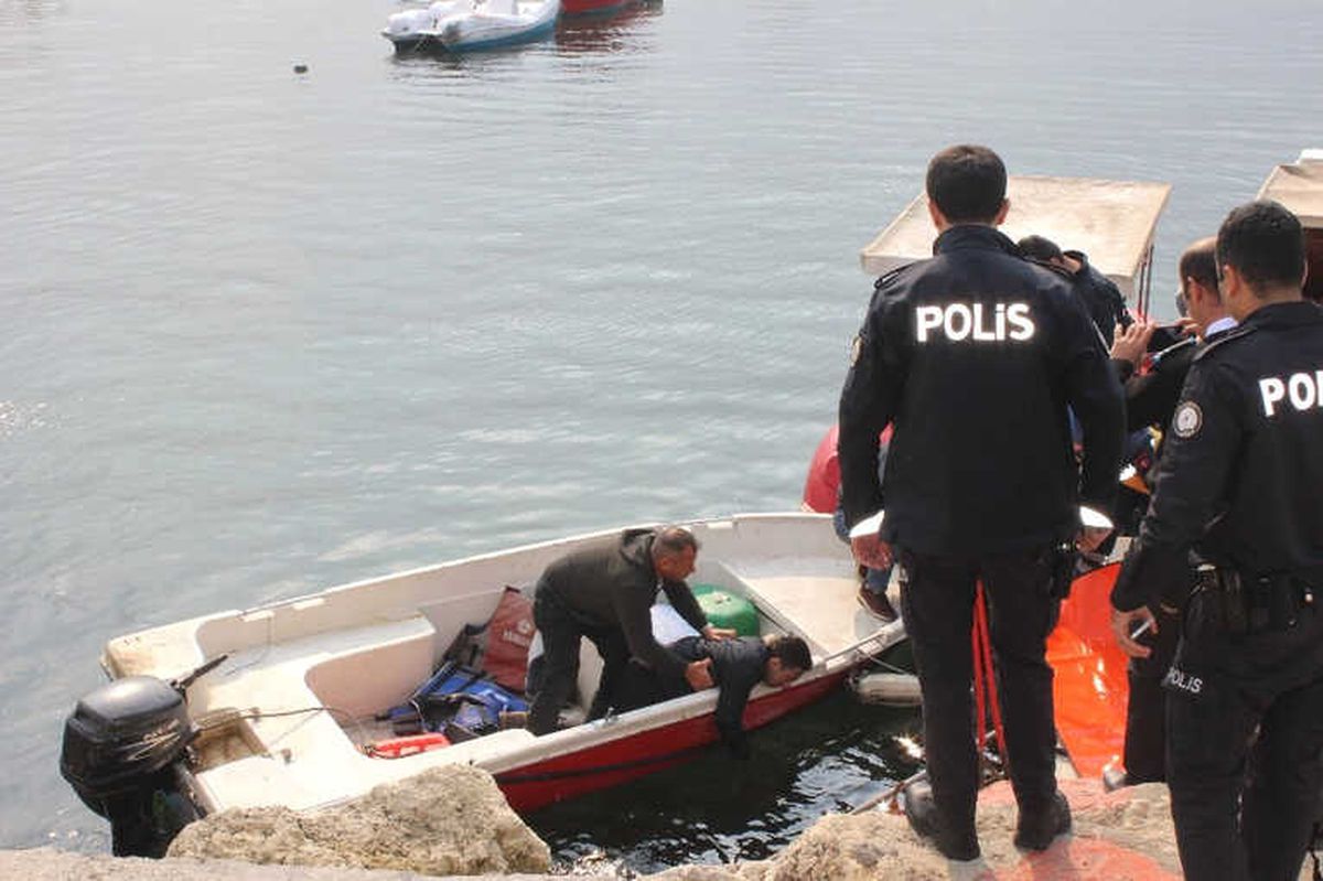 Avcılar\'da Denizde Can Pazarı