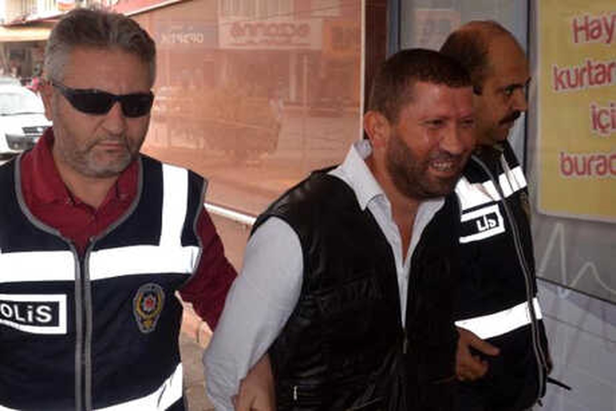 Parmak İzinden Yakalanan Şüpheli Cezaevine Gülerek Gitti