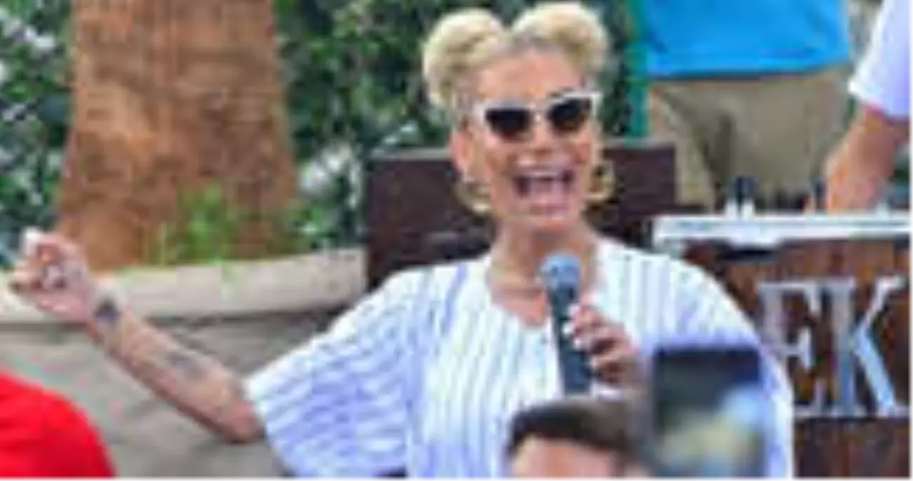 Şarkılarından Milyonlar Kazanan İrem Derici\'den Şaka Gibi Açıklama: Evim Bile Yok