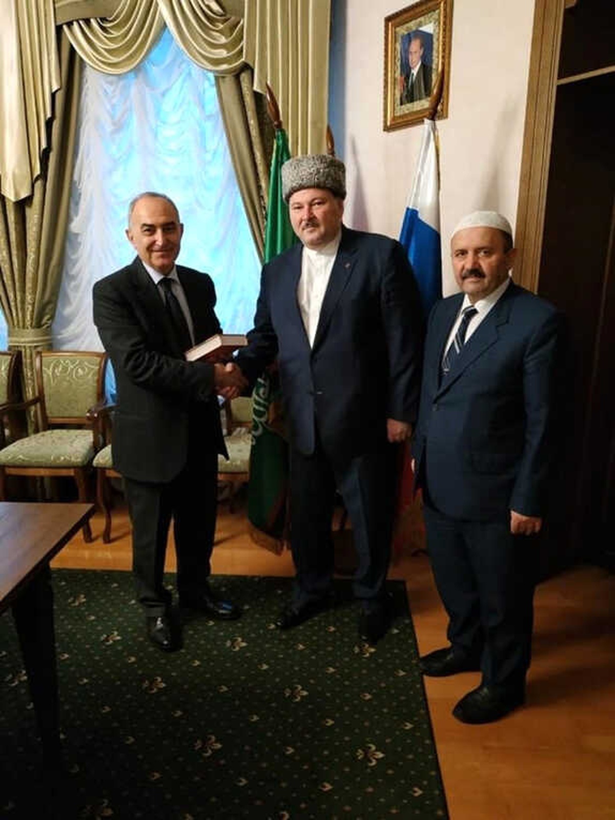 St. Petersburg Başkonsolosu Bele\'den Rusya\'nın Müslüman Liderine Ziyaret