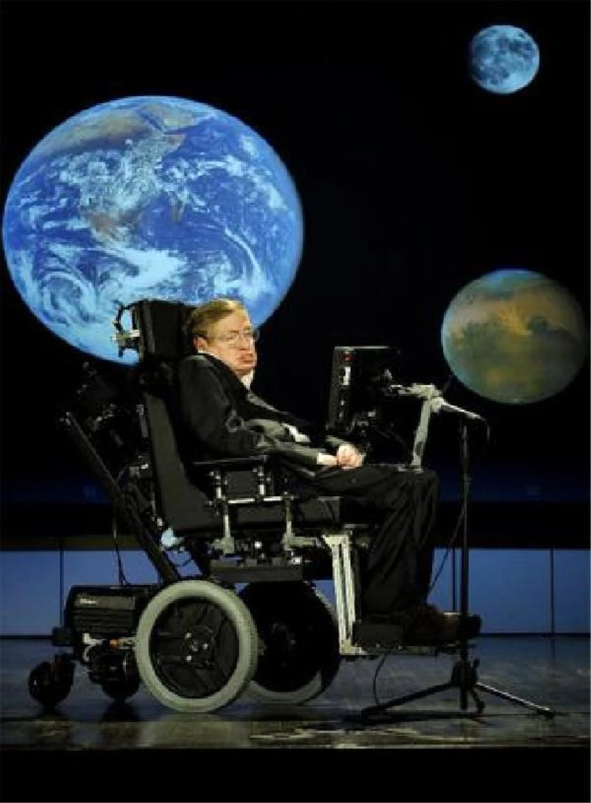 Stephen Hawking\'in Akıllı Sandalyesi ve Doktora Tezi Açık Artırmada